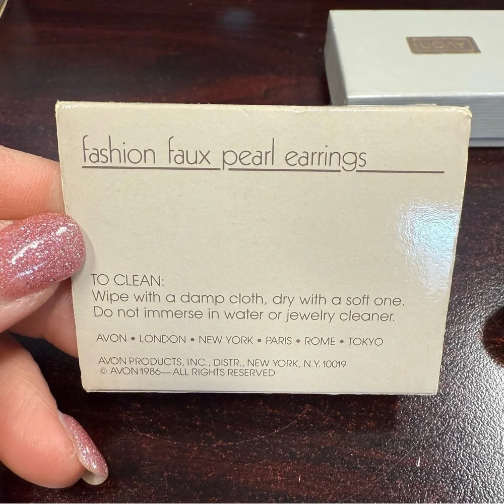 Avon Vintage fashion faux pearl and Goldtone  Button clip Earrings NIB 1986